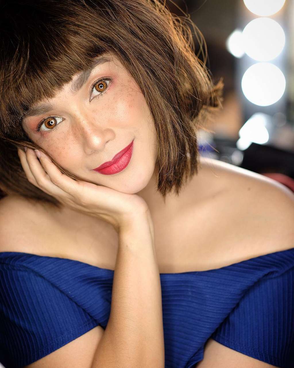 Ussy dengan Rambut Brunette Ussy dengan Rambut Brunette