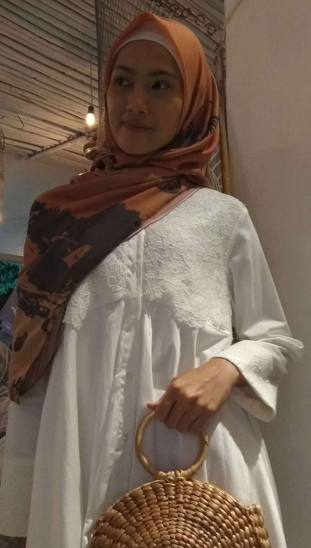Nuansa Earth Tone pada Hijab