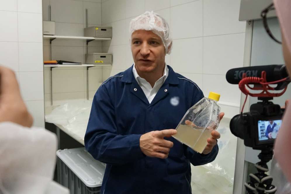 Kunjungan ke pabrik Apple Stem Cell, Swiss