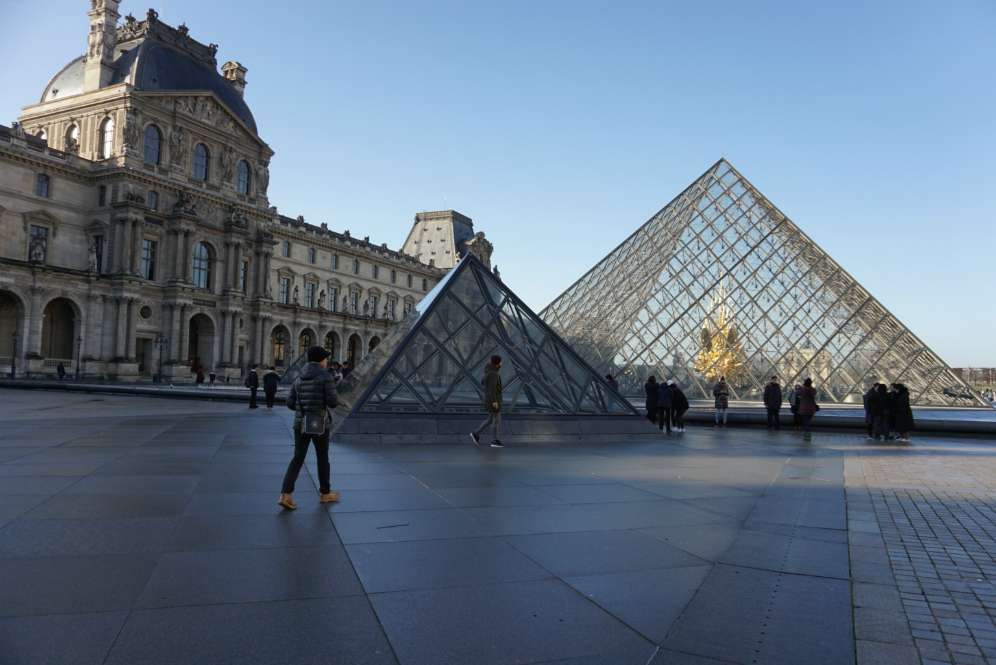 Travel in Style Wardah di Museum Louvre