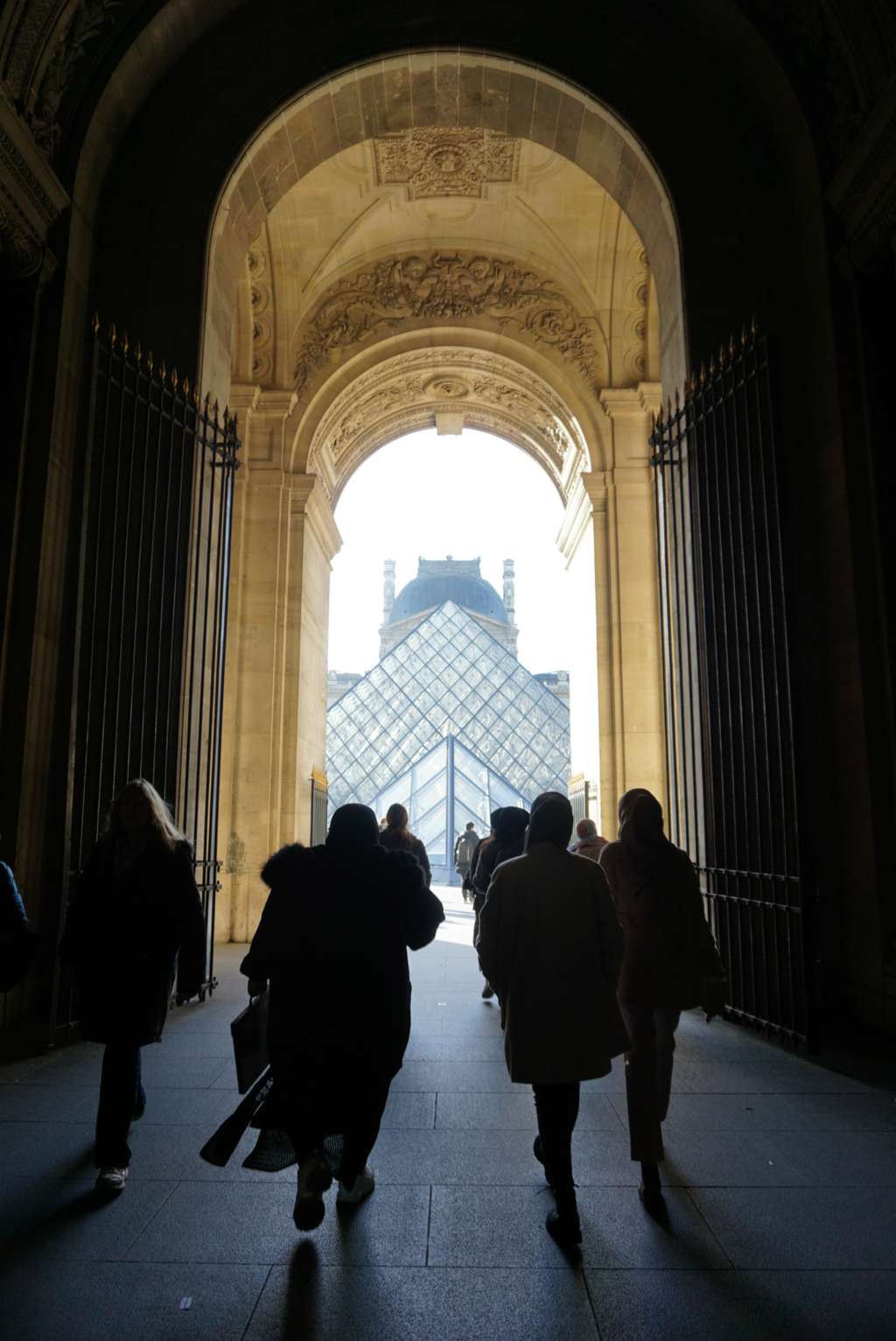 Travel in Style Wardah di Museum Louvre