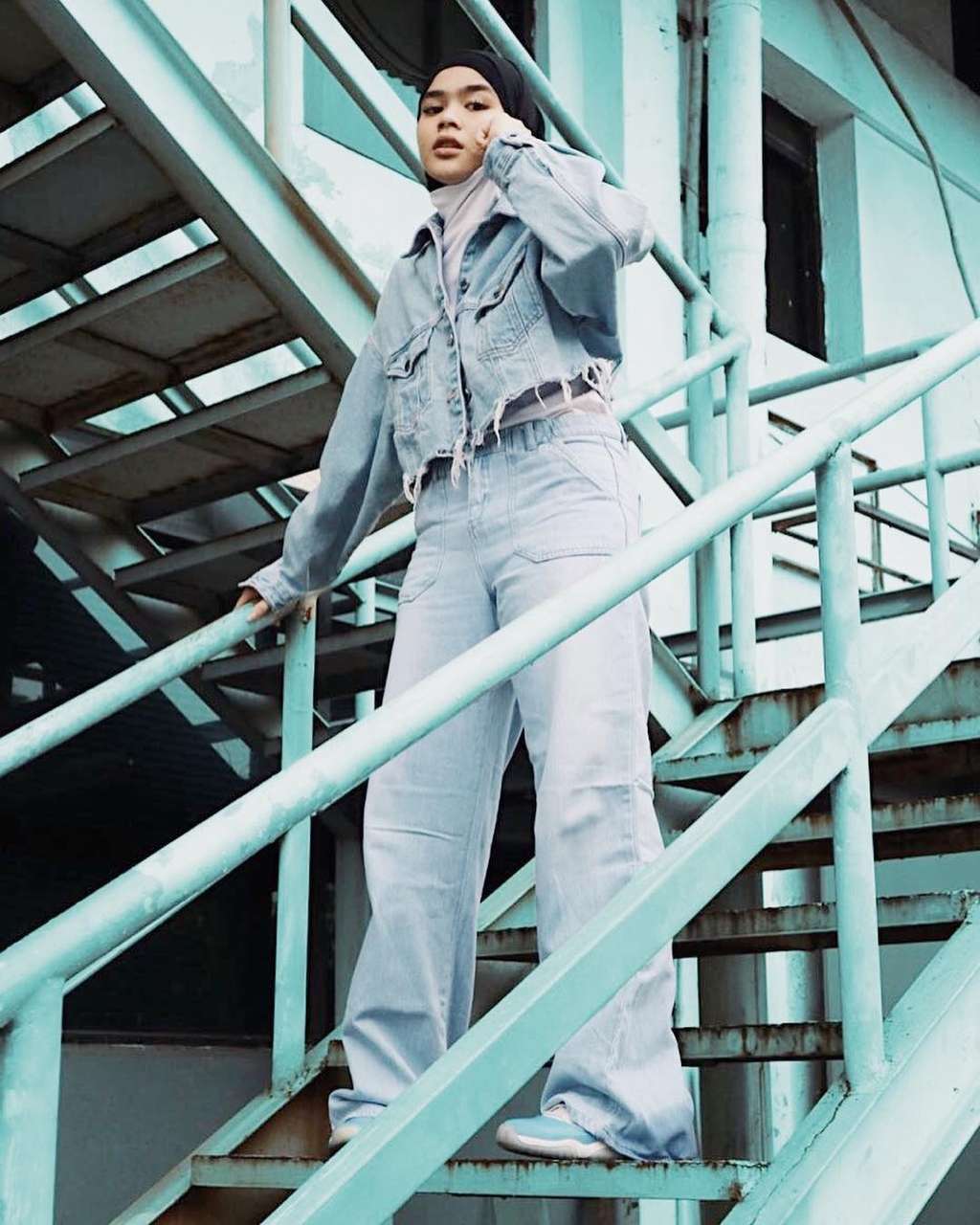 Gaya Hijab Boyish Sivia Azizah