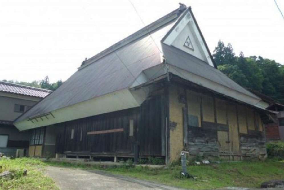 Rumah Jepang Terbengkalai