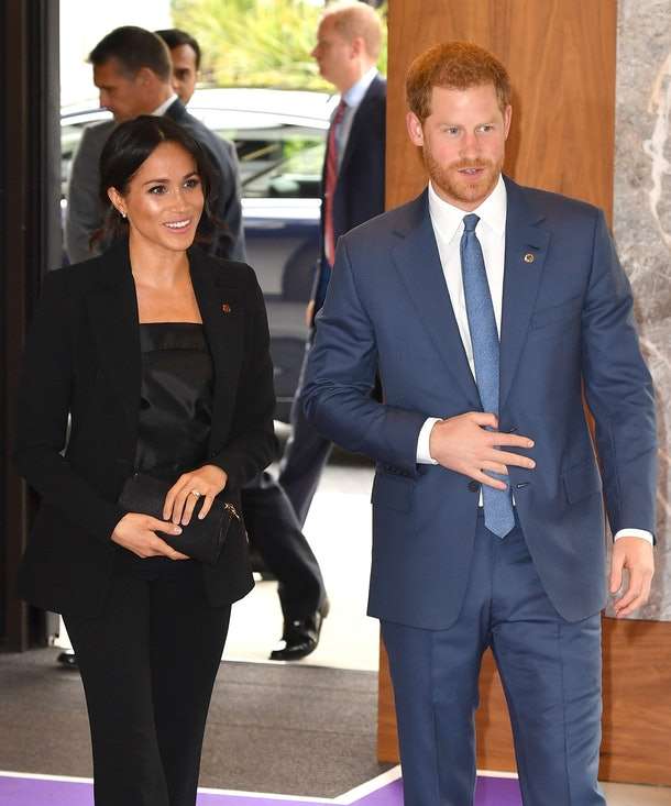 Meghan Markle memakai pantsuit