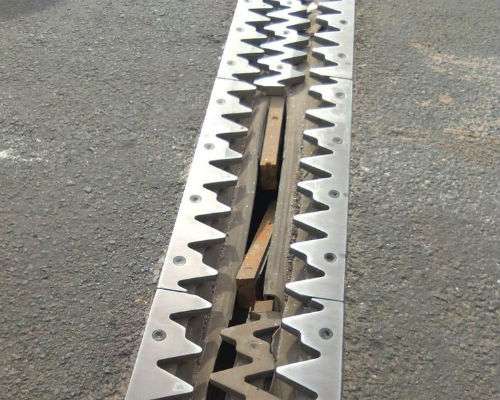 Jembatan layang retak