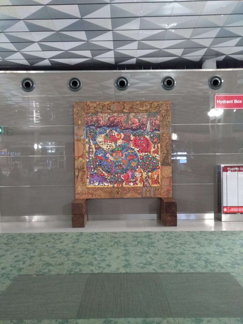 Erica Hestu Wahyuni akan memamerkan tiga lukisannya di Terminal 3 Bandara Soekarno-Hatta.