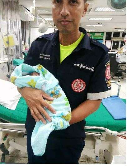 bocah yang dibuang orangtuanya di depan toko