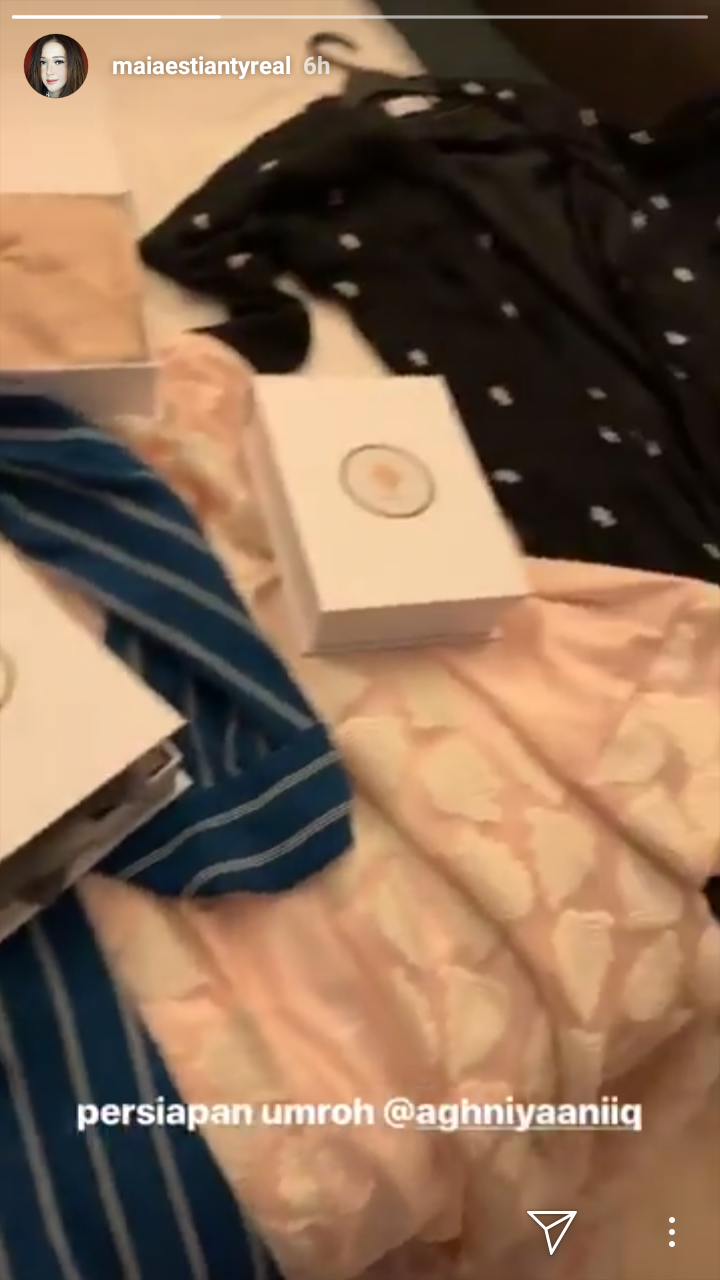 Persiapan Umroh Maia Estianty