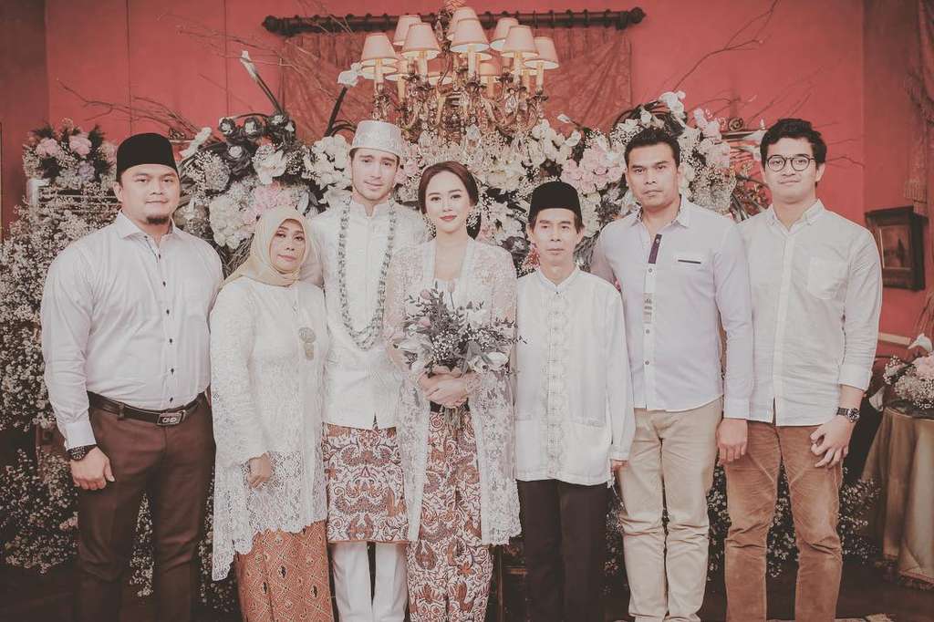 Pernikahan Aura Kasih