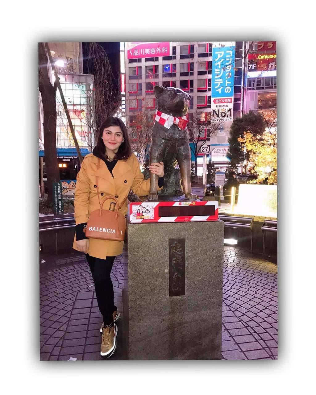 Gaya Liburan Hilda Vitria