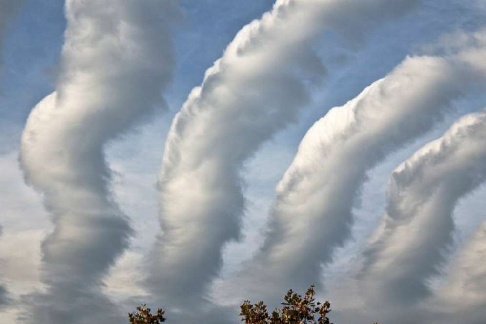 Awan Lubang Cacing