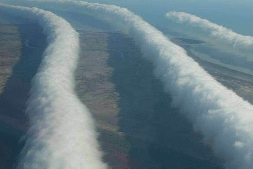 Awan Lubang Cacing