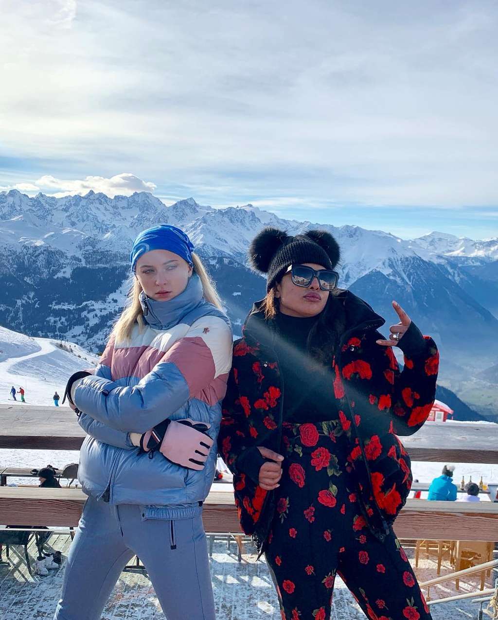 Priyanka Chopra dan Sophie Turner