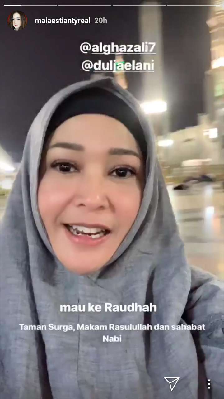 Maia Estianty Berhijab