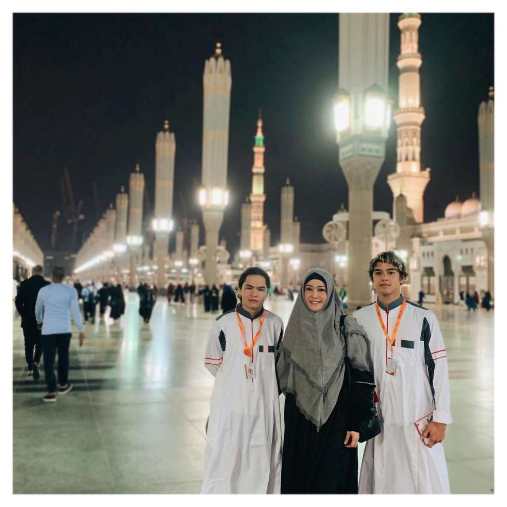 Maia Estianty Berhijab