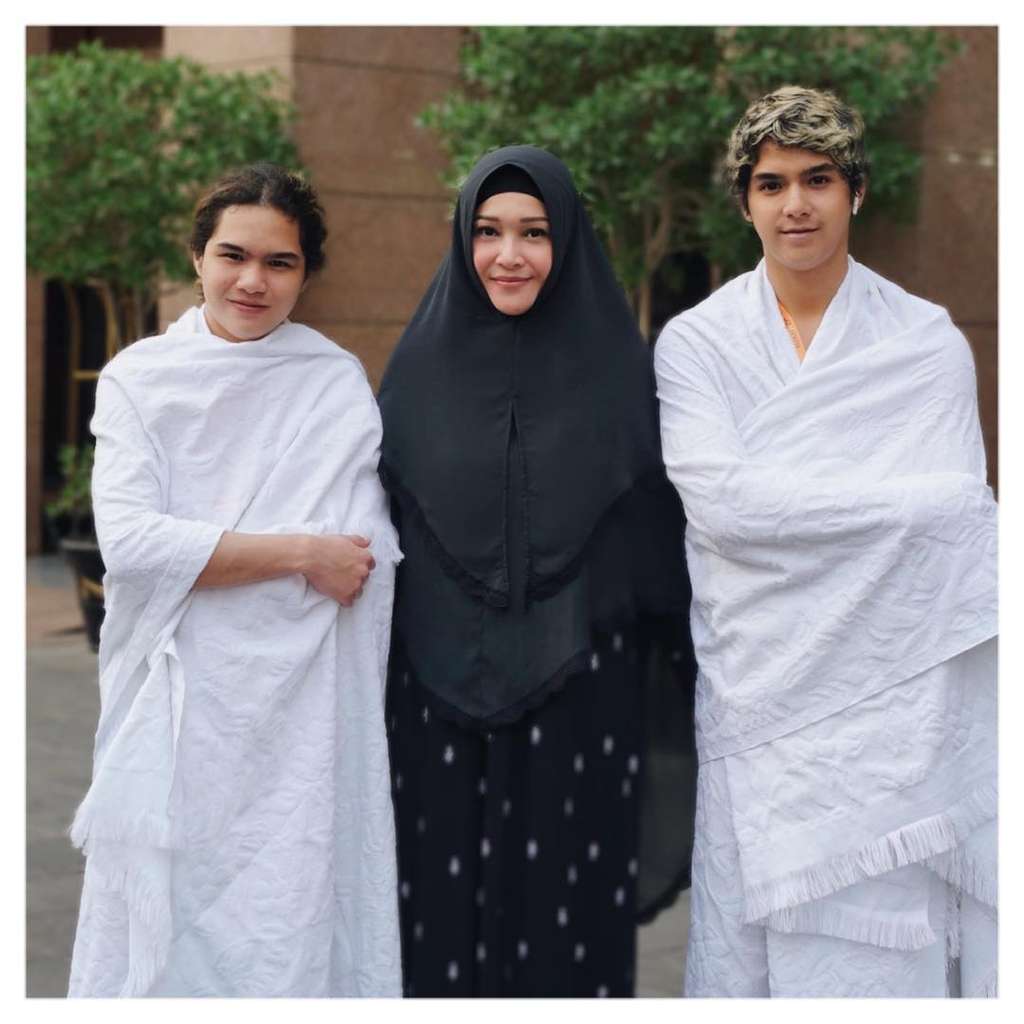 Maia Estianty Berhijab