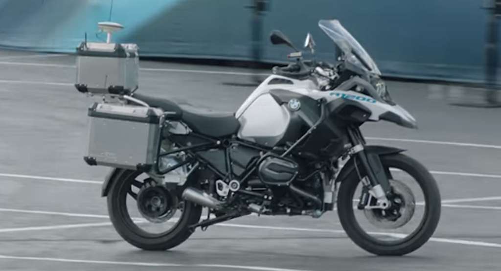 Sepintas mirip motor biasa, ya?