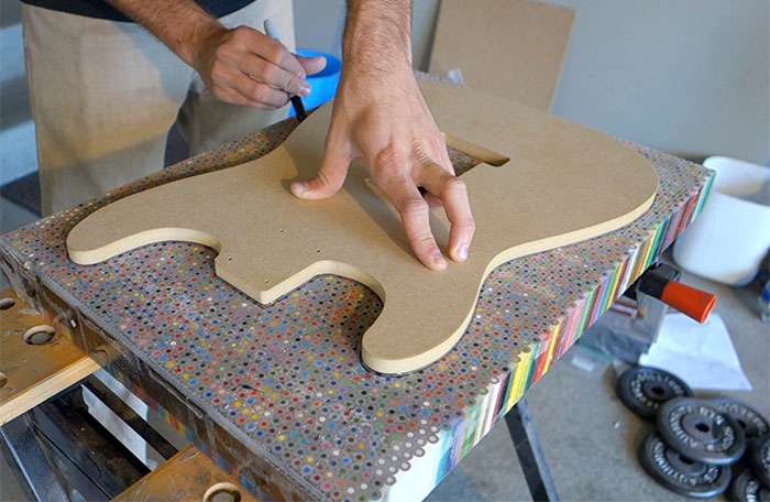 Gitar Dari Pensil Warna