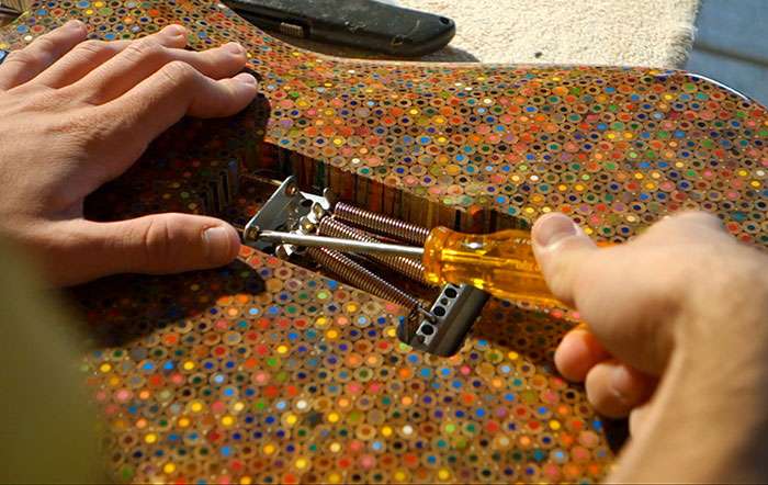 Gitar Dari Pensil Warna