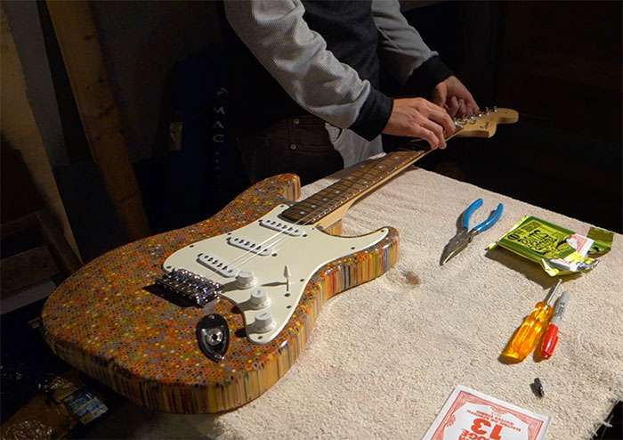 Gitar Dari Pensil Warna