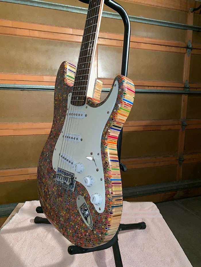 Gitar Dari Pensil Warna