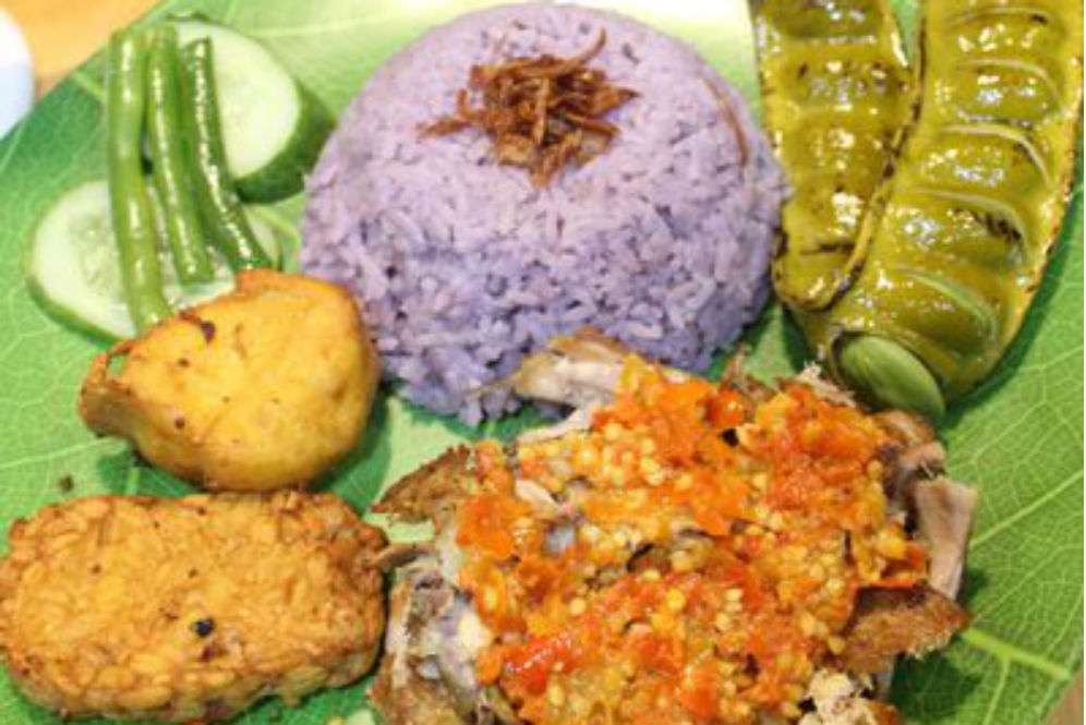 Nasi uduk ungu