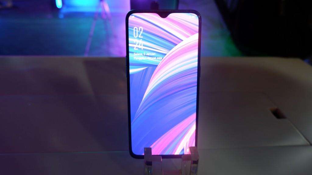 OPPO R17 Pro menggunakan OS Android 8.18 Oreo.