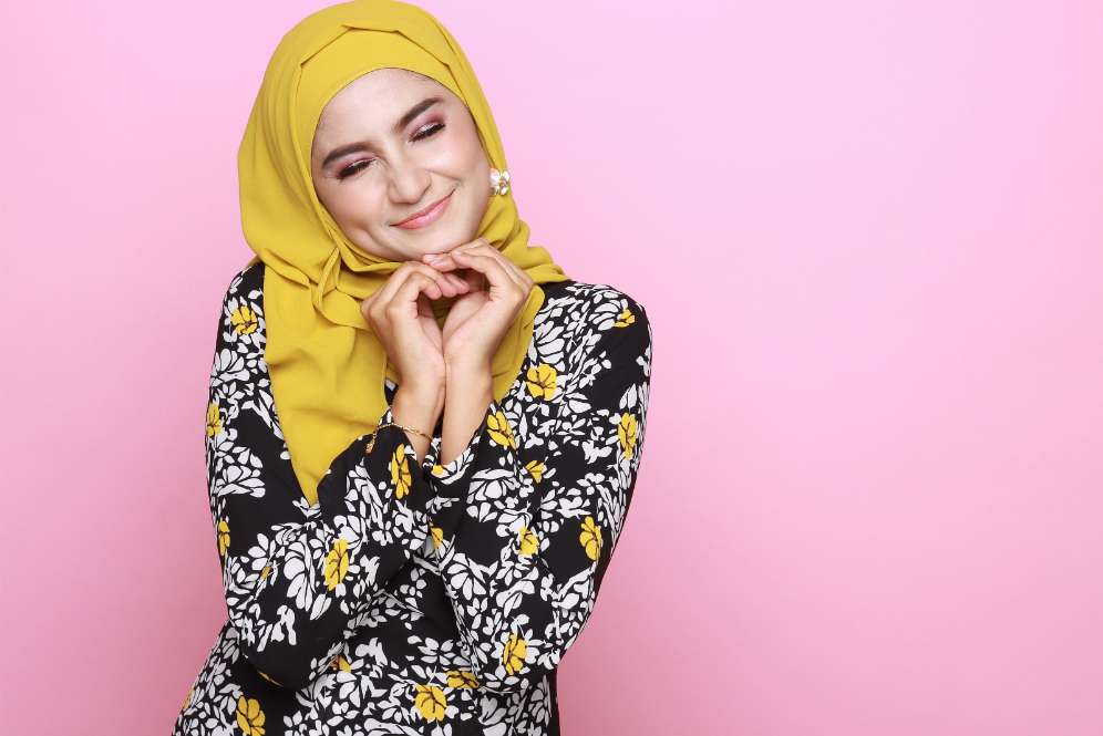 Padu Padan Busana Colorful Biar Makin Chic