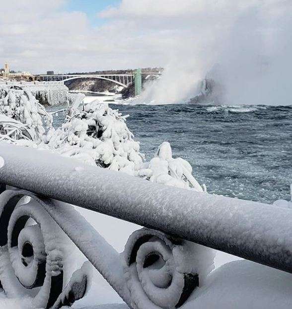 Niagara Membeku