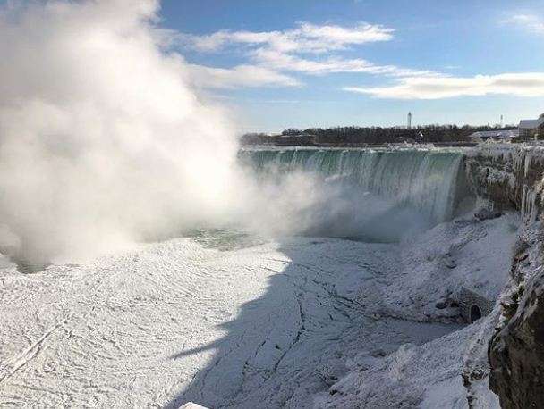 Niagara Membeku