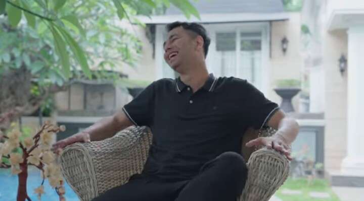 Raffi Ahmad tertawa mendengar pertanyaan Andre Taulany.