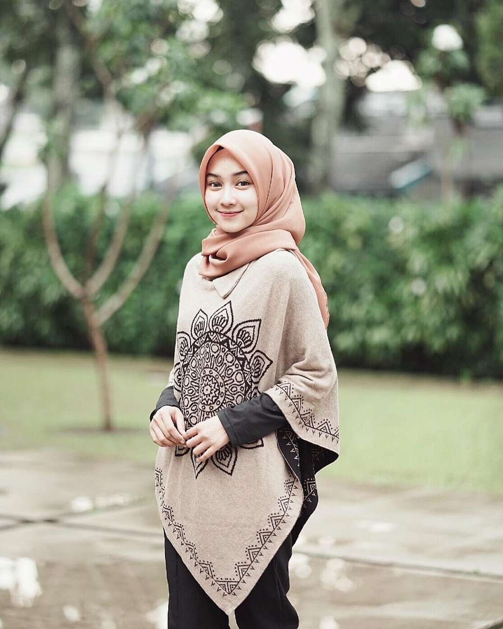 Busana Motif