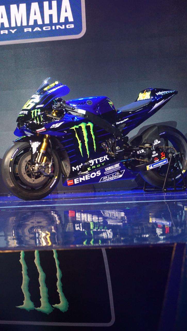 Ada `cakaran` Monster Energy di bodi motor.