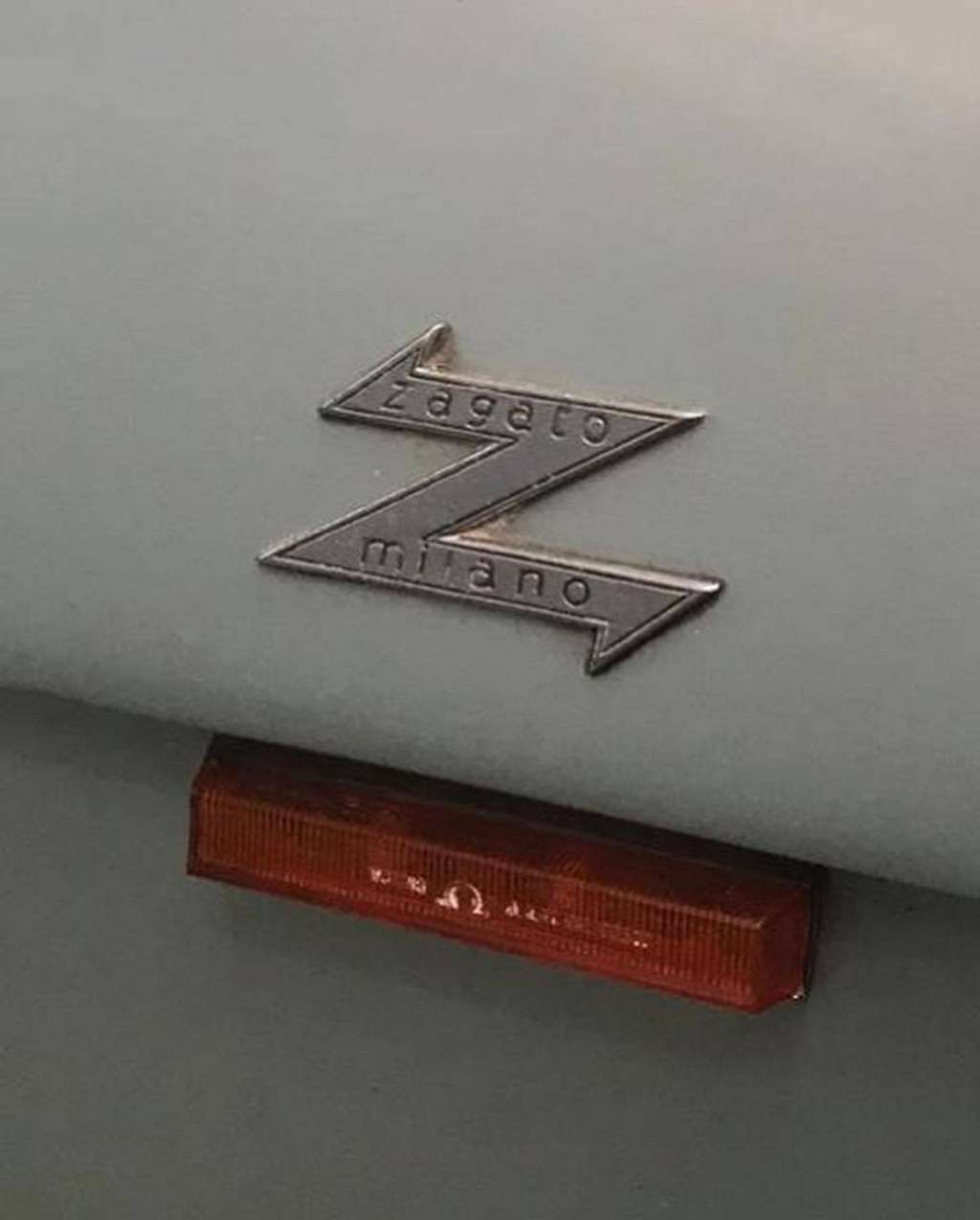 Ada tulisan Zagato Milano di mobil ini.