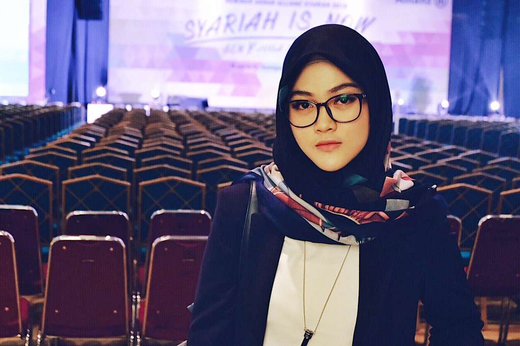istri zikry daulay