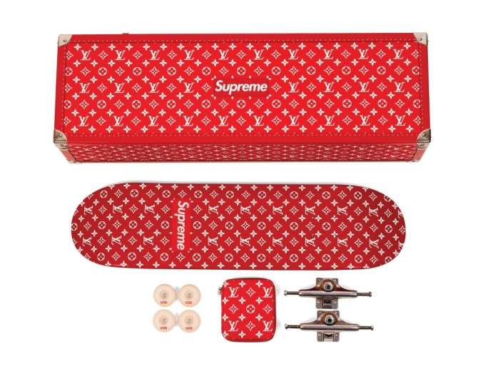 Skateboard yang dilelang di Sotheby.