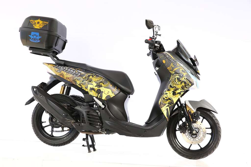 Ada motif wayangnya.