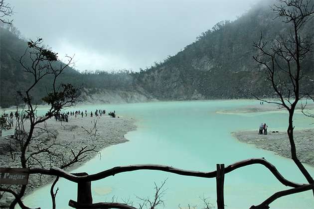 Pemandangan Kawah Putih Ciwidey