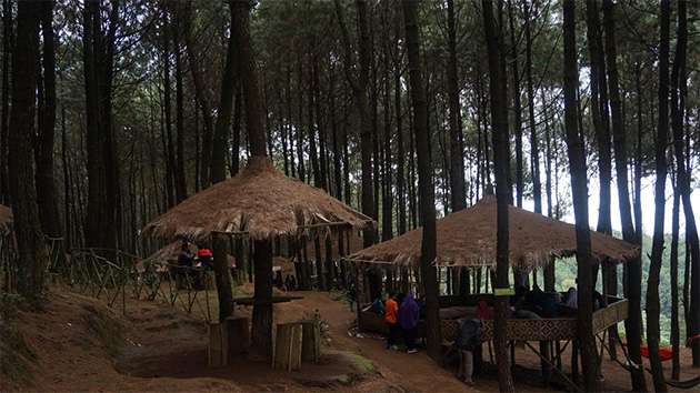 Suasana tempat wisata alam di Bandung, Bukit Senyum.