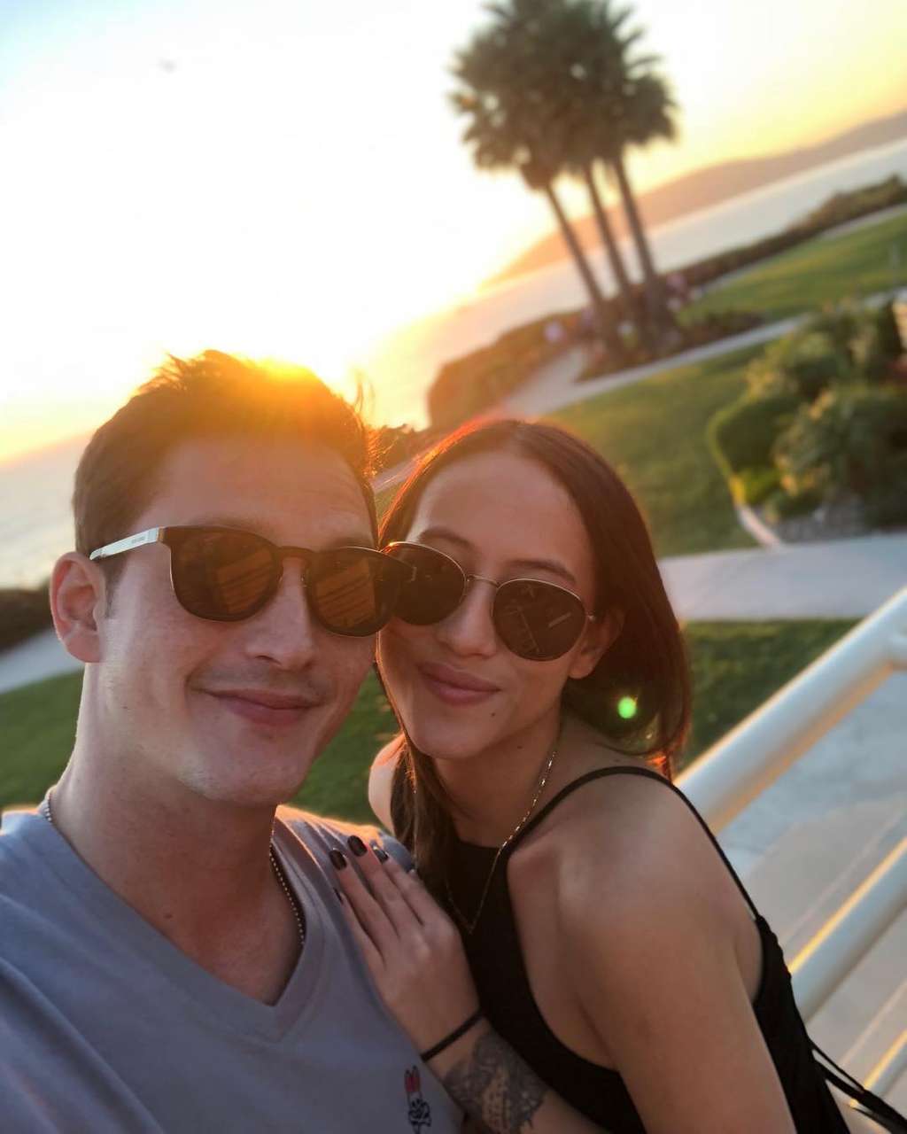 mike lewis dan kekasihnya