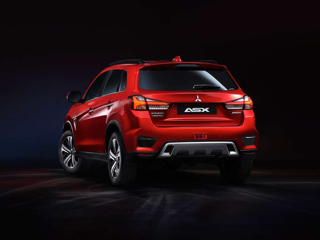 Mitsubishi Outlander Sport (2)