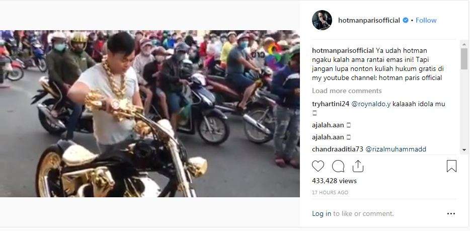 Hotman mengaku kalah dari pria pemilik kalung rantai emas.