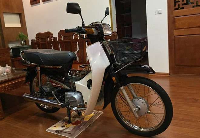 Motor Honda Dream keluaran 1995.