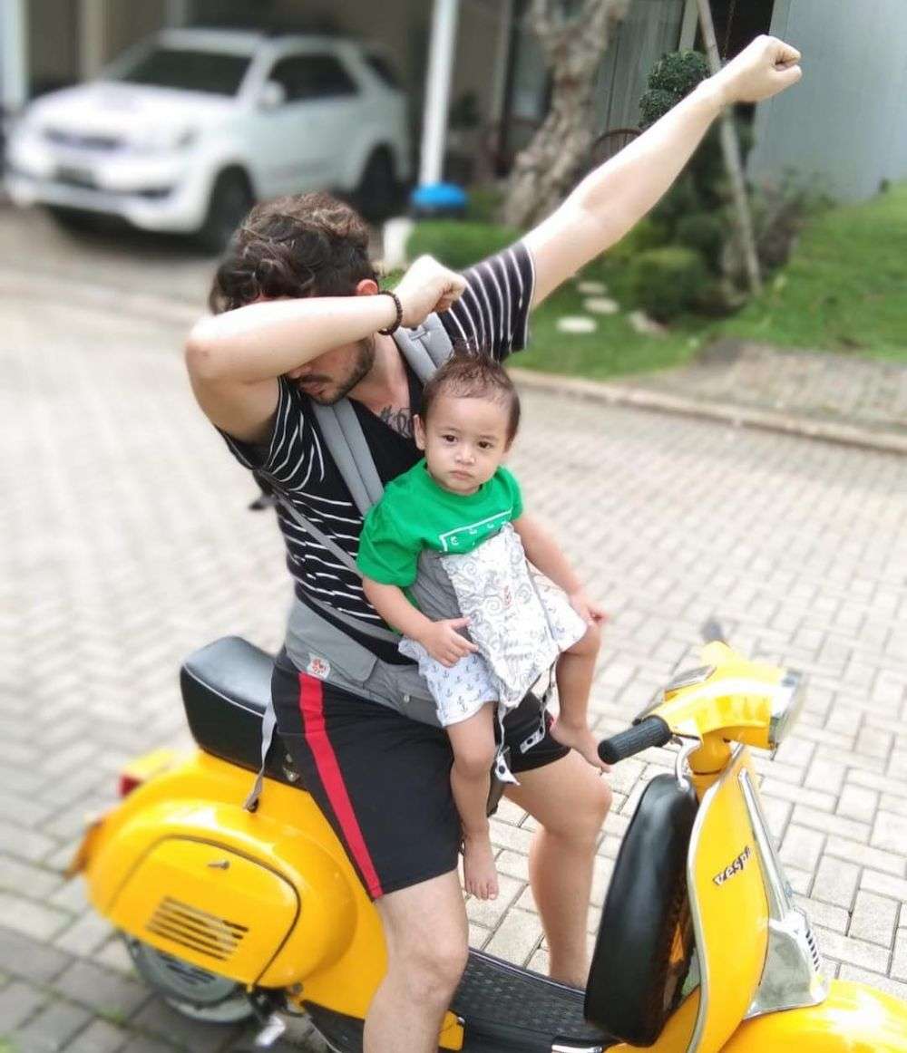 Seleb Urus Anak