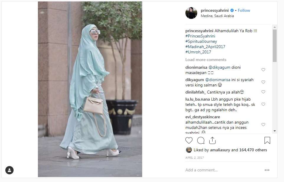 Syahrini berhijab