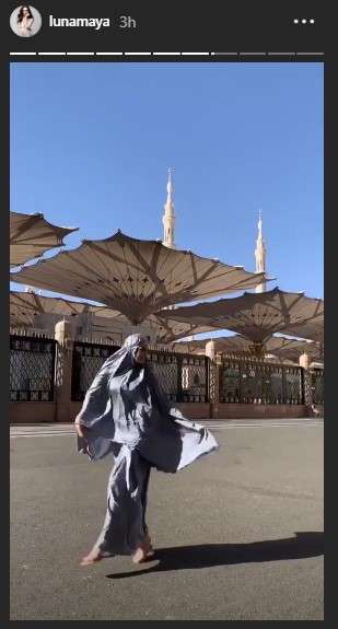 LUna di depan masjid nabawi