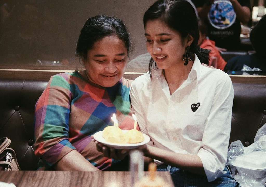 Mikha dan ibunda