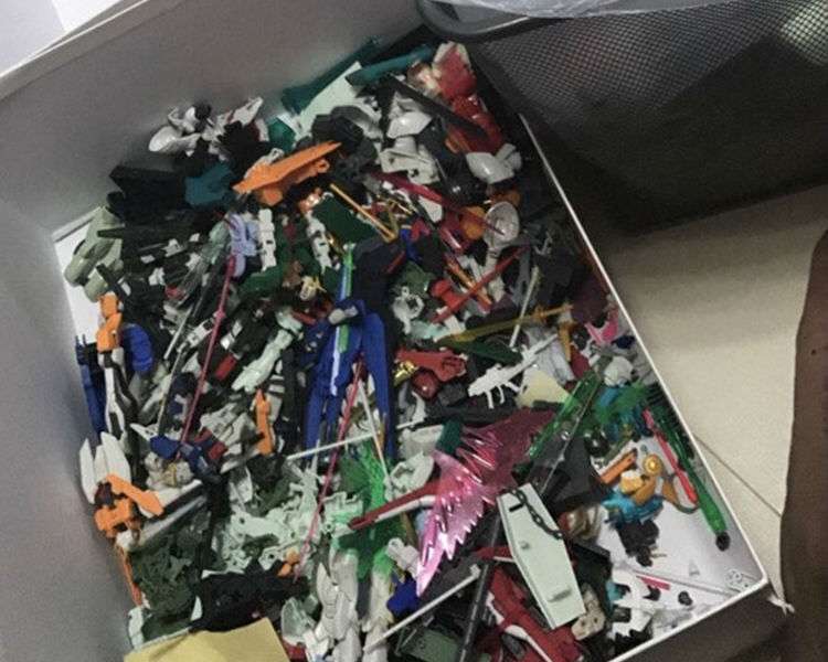 Koleksi Gundam yang telah rusak (Foto: Good Times)