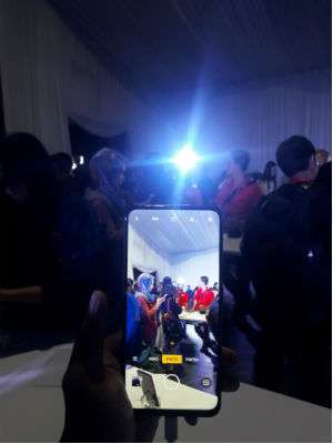 Hasil kamera Oppo F11 series di ruangan gelap (Dream.co.id/Muhammad Ilman Nafian)
