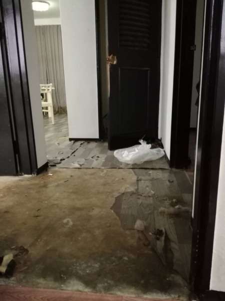 Rumah kontrakan mirip kapal pecah.